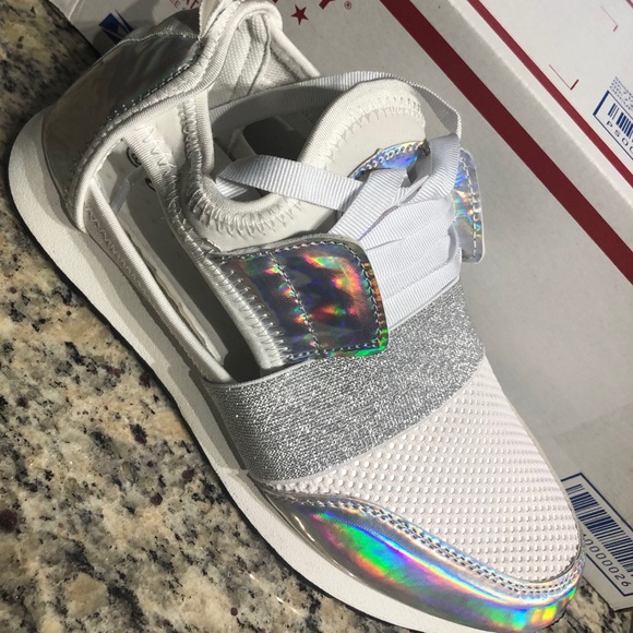 ‼️LAST PAIR‼️White Silver Cut out Side sneakers - Picture 5 of 7